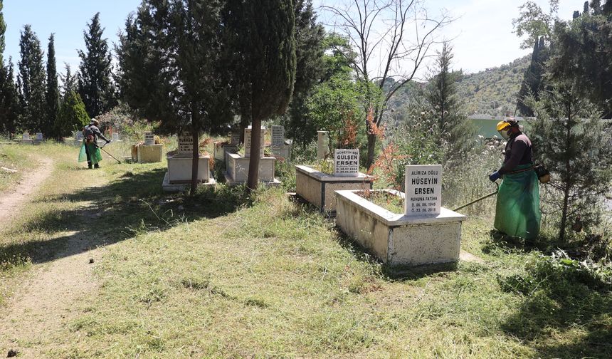 Koçarlı'da Kurban Bayramı öncesi mezarlıklarda temizlik seferberliği başladı