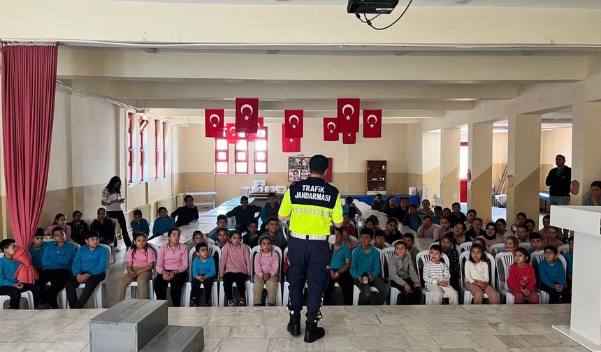 Didim ve Bozdoğan’da öğrencilere trafik eğitimi verildi