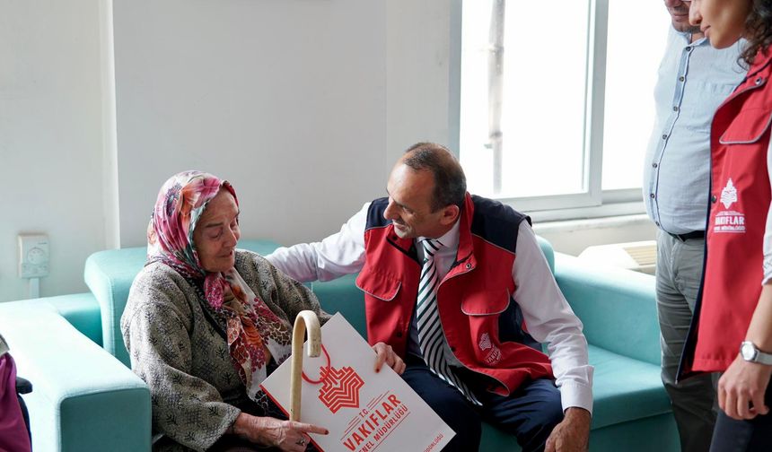 Aydın Vakıflar Bölge Müdürlüğü, Anneler Günü’nde huzurevlerini ziyaret etti