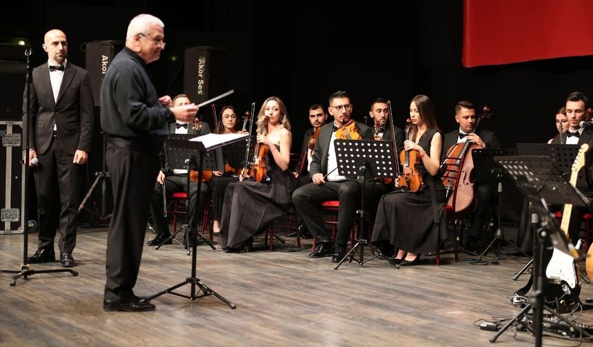Aydın Büyükşehir Belediyesi Nazım Hikmet'i konserle andı