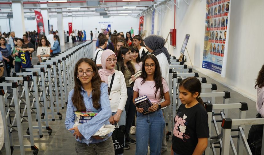 Başkan Çerçioğlu 100 bine yakın kitapseveri Fuar Aydın’da buluşturdu