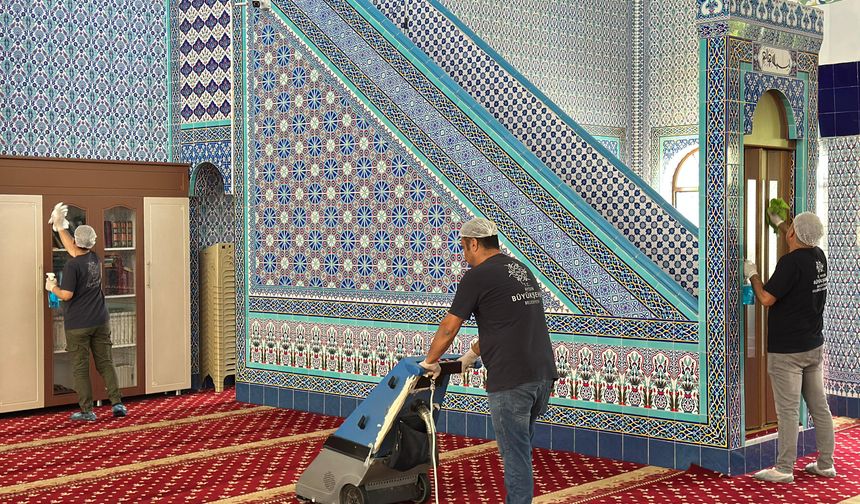 Aydın Büyükşehir Belediyesi'nden Kurban Bayramı öncesi camilerde temizlik