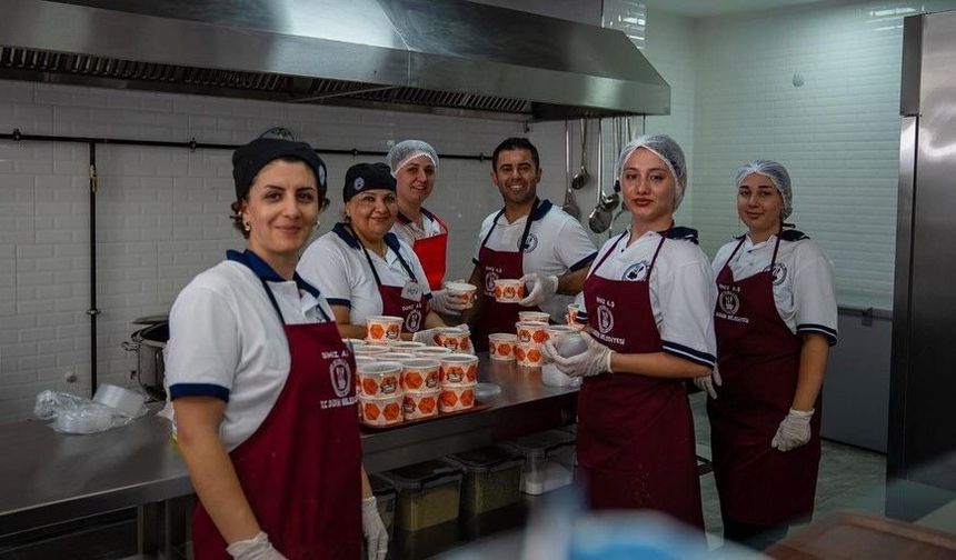 Aşure Günü'nün bereketi Kent Lokantaları'nda paylaşıldı