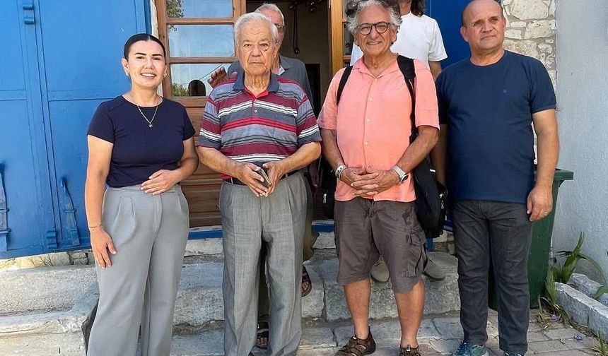 Bedri Baykam'da Akköy Kütüphanesi'ni ziyaret etti