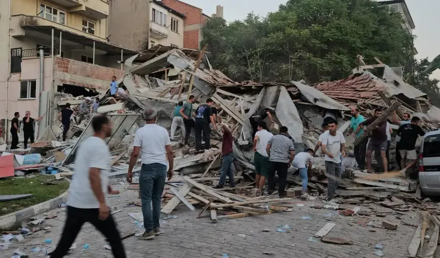 Balıkkesir Sındırgı merkezli 6.1 büyüklüğünde deprem!
