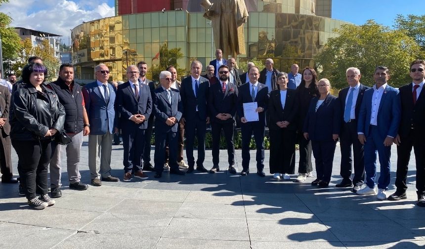 CHP Efeler İlçe Başkanı Kaan Erçetin mazbatasını aldı