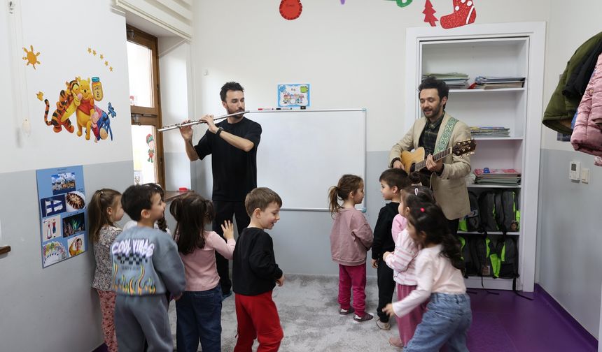 Aydınlı minikler notaların renkleriyle tanıştı