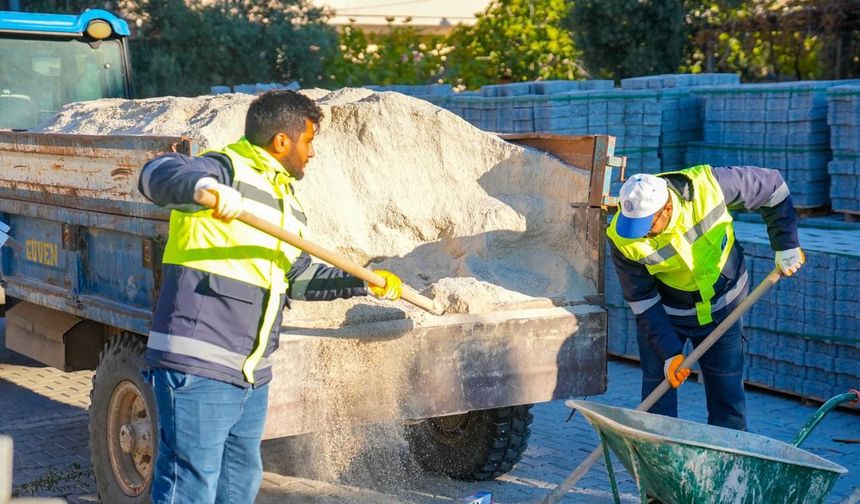 Didim'de yol çalışmaları hız kesmeden devam ediyor