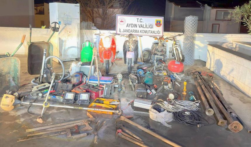 Kuşadası’nda sel sonrası evlerden eşya çalan şahıs yakalandı