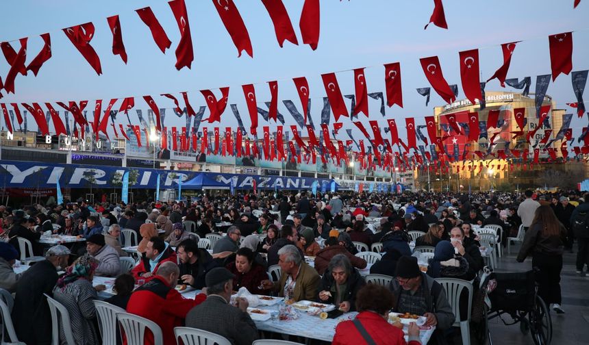 Başkan Çerçioğlu, Ramazan'ın bereketini Aydın'ın dört bir yanına taşıyor