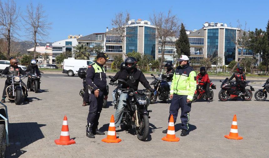 Aydın’da motosiklet sürücülerine güvenli sürüş eğitimi verildi