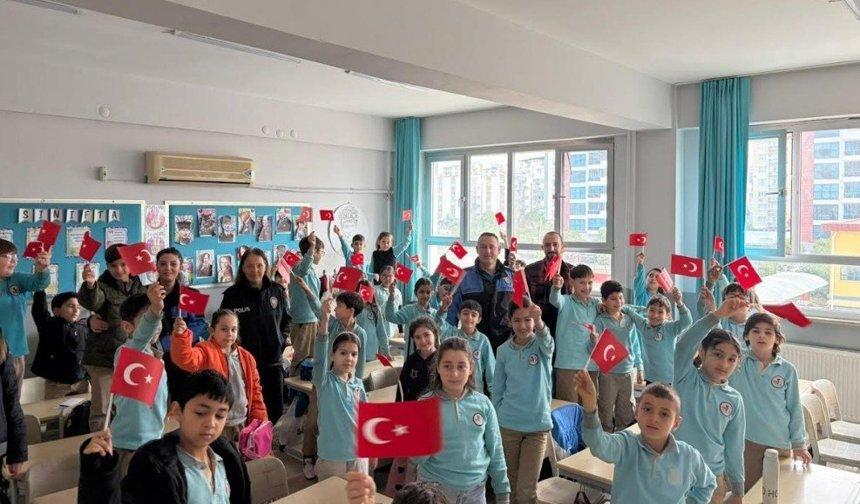 Geleceğin bilinçli bireyleri için polislerden eğitim hamlesi