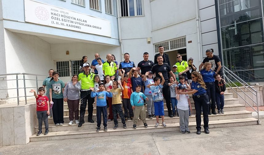 Aydın’da polislerden özel öğrencilere anlamlı ziyaret
