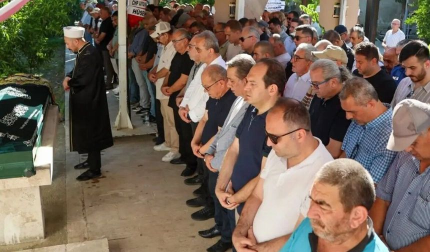 ADÜ'lü profesörün annesi son yolculuğuna uğurlandı