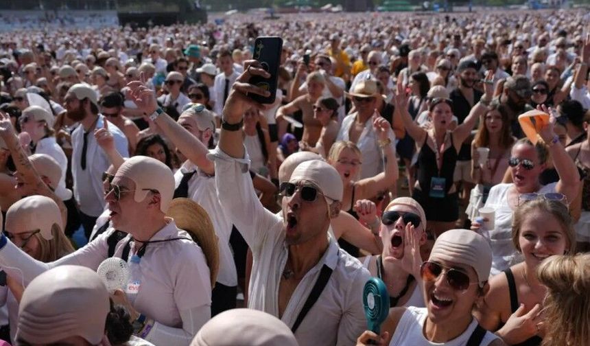 Pitbull hayranlarından Londra'da Guinness rekoru!