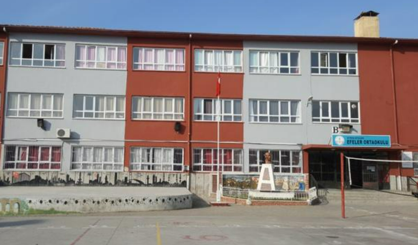 Efeler'de iki okul boşaltıldı