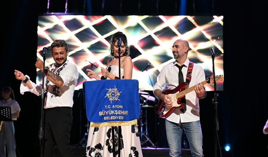 Aydın'da “80’ 90’ Müzik Dinletisi’ etkinliğine yoğun ilgi